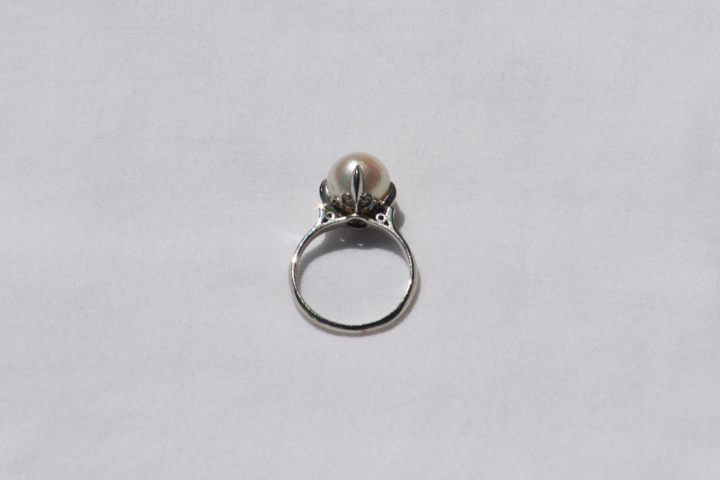 White Gold Pearl Ring