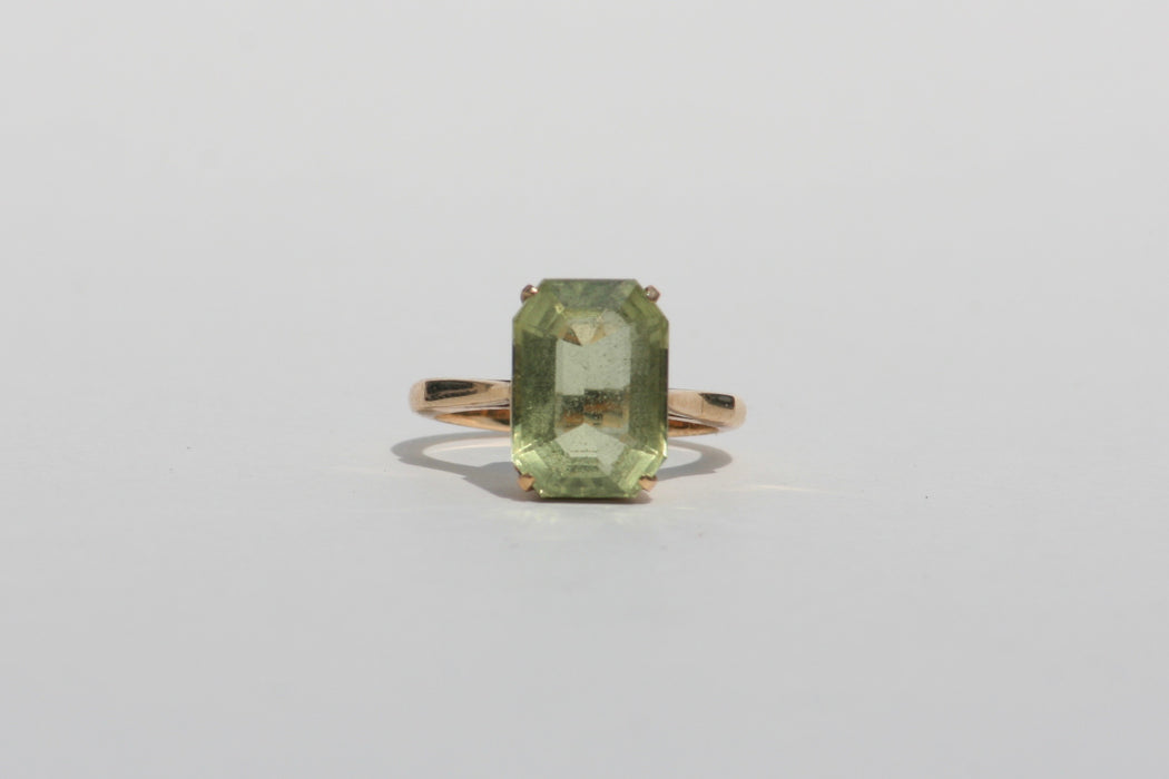 18K Victorian Peridot Ring