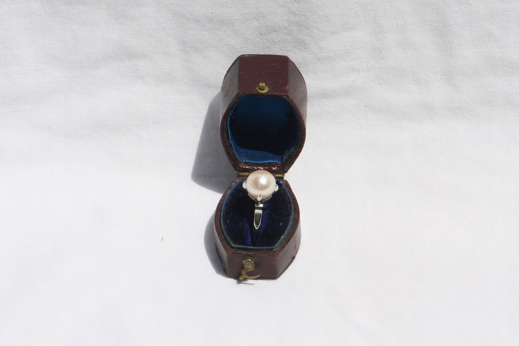 White Gold Pearl Ring
